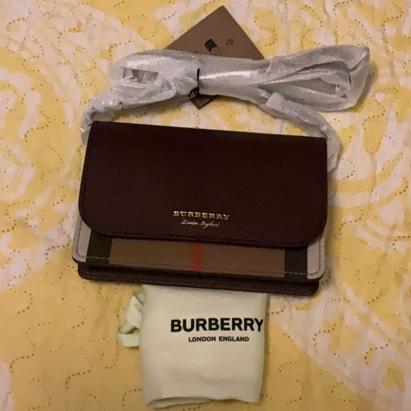 Burberry Handbags - NWT Burberry Hampshire crossbody.